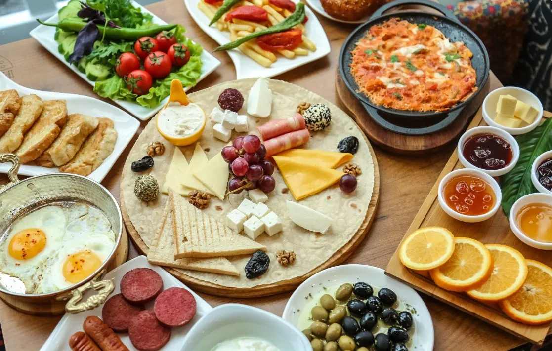 Rezervasyon Ve Gün Planıyla Öne Çıkan Eskişehir Açık Hava Kahvaltı Mekanı